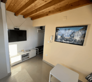 Loft Apartment Postira Wohnen TV