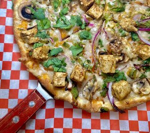 Vegan pizza near me: Pizza Twist vegan options in Las Vegas. For more vegan-friendly restaurants in Las Vegas visit www.vegansbaby.com