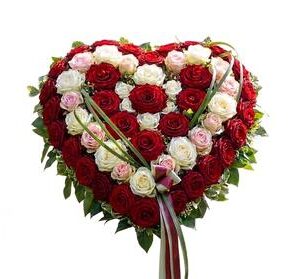 cuscino di rose forma cuore