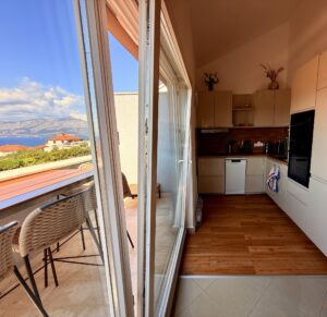Loft Apartment Postira Küche Balkon