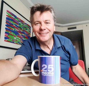 25 Jahre später - der Computer-Experte mit ZDF-Morgenmagazin Tasse