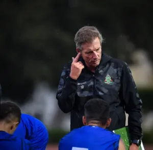alt= Santos mécontent de l'arbitrage Raja vs AS FAR