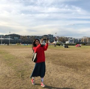 style korea wanita Han So Hee