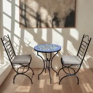 Salon de jardin marocain en zellige Fassi et fer forgé avec deux chaises et table ronde artisanale