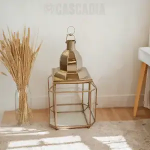 Lanterne Dakhla en cuivre doré fait main, fanal artisanal élégant pour salon, chambre ou entrée