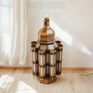 Lanterne La Mamounia en cuivre fait main, fanal artisanal élégant pour salon, chambre ou entrée
