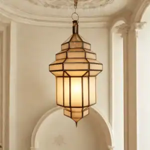 Lustre Octave en laiton et verre fait main, plafonnier artisanal élégant pour salon ou chambre