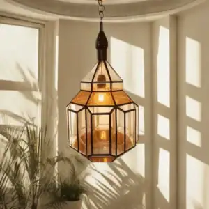 Lanterne Tortue en cuivre et verre transparent, plafonnier artisanal marocain fait main, design décoratif élégant et authentique.