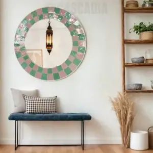 Alternative view of Miroir Pink
