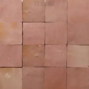 Zellige traditionnel marocain, fabrication artisanale à la main, vente directe et installation professionnelle pour murs et sols