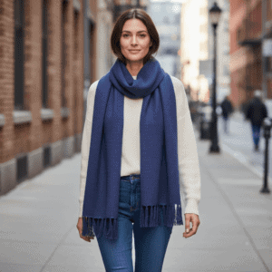 écharpe en laine bleu marine frangée