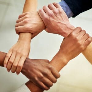 Team hält sich an den Händen