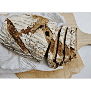 paine cu maia cu nuci si prune uscate