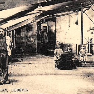 Vestiges industriels à l'intérieur des Moulinages à Lodève