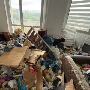 Messiwohnung in Weimar – stark vermüllter Raum vor der Beräumung, durchgeführt von Entrümpelungspartner Thüringen
