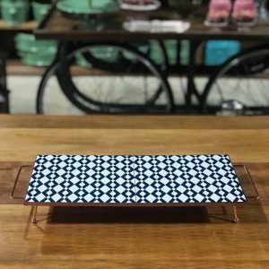 Bandeja alta cobre e azulejo losango azul