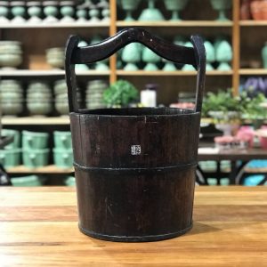 Cachepot balde com alça de madeira