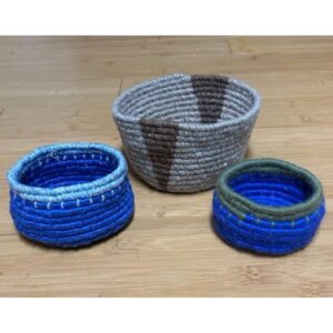 Baskets coiled with yarn