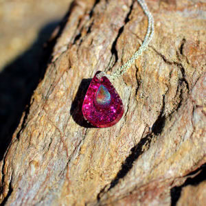 Pendentif "Ecaille fuchsia" - bijoux galatée merveilles - pendentif de sirène - bijoux de sirène - bijoux coquillage - bijoux fantaisies - colliers de sirène