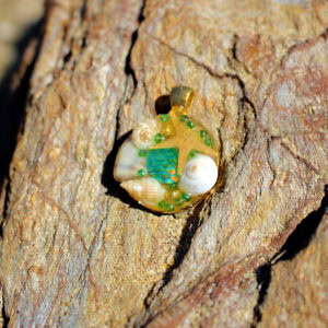 médaillon "Bella Verde" - bijoux galatée merveilles - médaillon de sirène - pendentif de sirène - bijoux de sirène - flacon de sirène - bijoux de coquillage - bijoux fantaisies - colliers de sirène