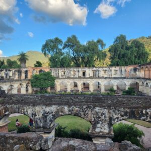 Fall in love with Antigua Guatemala – vibrant cobblestone streets, colorful culture, and timeless charm await you.