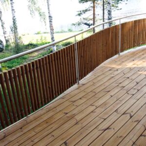 Thermowood teraszburkolat korláttal, kültéri pihenőterasz