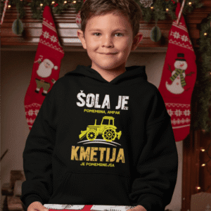 Otroški Kapucar Šola Je Pomembna, Ampak Kmetija Je Pomembnejša