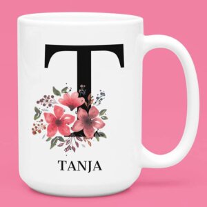 Skodelica - Ime po želji, okrašeno z rožami