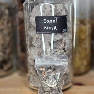 Résine de copal noir en morceaux – encens traditionnel pour fumigation et purification
