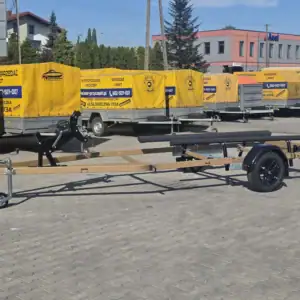 Przyczepa podłodziowa lekka  ”Płoza 530+ 60 cm ”  Złota  pod łódkę DĘBOWĄ  felgi czarne