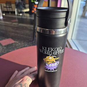 Klekolo Hydro Flask – limited edition 20oz bottle with Leo Gonzalez artwork, Middletown CT coffeehouse merch