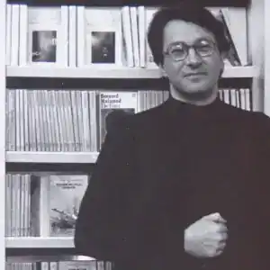 Angelo Pezzana nella sua libreria a Torino