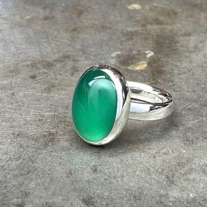 Oval - ring med grønn onyx