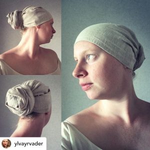 Exempel på hur man kan bära en vikingatida huvudduk.