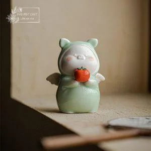 An Hồng - bé heo gốm ôm quả hồng mang may mắn và vạn sự như ý