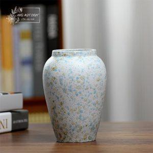 Mori Sương Mai: Bình gốm nhỏ chạm vào tinh khôi