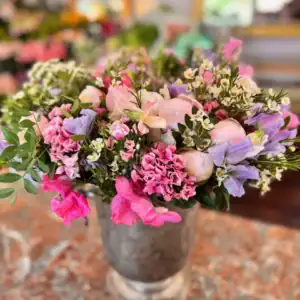 Centre de table romantique — Rose & lilas