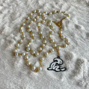 EL NIÑO BLANCO Y DORADO