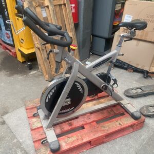 Bicicleta estática Vision Fitness ES700 de spinning usada sobre palet