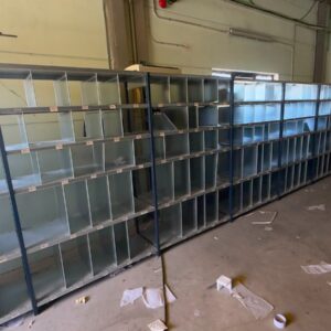 Estantería metálica con separadores de 10 metros para almacén