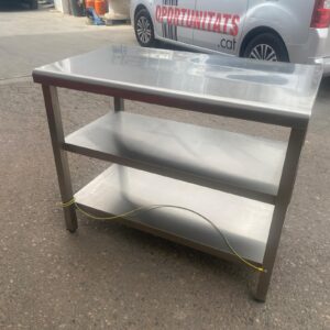 Mesa de trabajo inoxidable HELCESA 100x60 cm con estructura resistente y dos estantes inferiores
