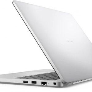 Portátil MacBook silver abierto, mostrando teclado y puertos USB, ideal para uso profesional y personal.