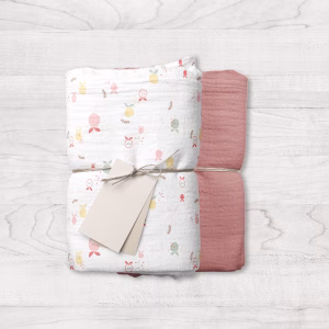 Swaddle Big aus Musselin aus Bio-Baumwolle SET 2-teilig Apfelmuster + einfarbig rosa