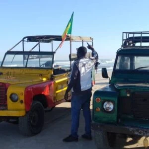 Balade en 4x4 sur la plage près du Lac Rose, Sénégal