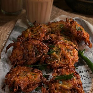 pexels photo 13220364 13220364 Delicious crispy pakoras served with traditional Indian chai, perfect for a tasty snack.