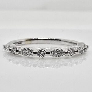 18k .20ctw Diamond Wedding Band