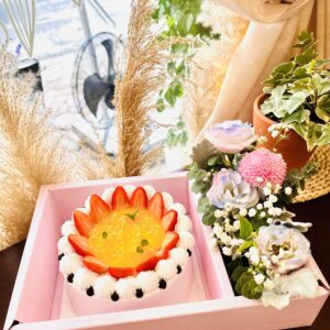 Bánh Kem Sinh Nhật Và Hoa Tươi