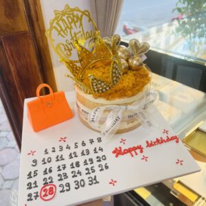 Bánh Sinh Nhật Bông Lan Trứng Muối Sang Trọng the cati cake hà nội