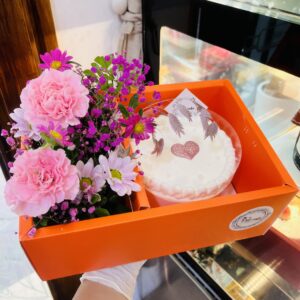 Set Quà Tặng Bánh Kem Trang Trí Hoa Tươi the cati cake hà nội