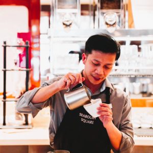 Seabourn Square Seabourn Ovation Kreuzfahrt Karibik Barista Kaffeebar